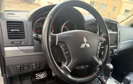 Mitsubishi Pajero IV, 2018 год, 2 649 000 рублей, 15 фотография