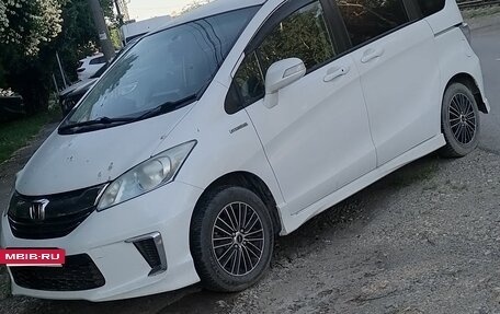 Honda Freed I, 2014 год, 900 000 рублей, 2 фотография