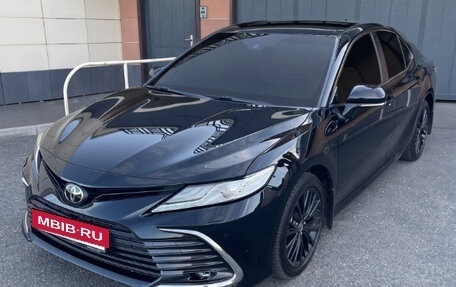 Toyota Camry, 2021 год, 3 300 000 рублей, 3 фотография