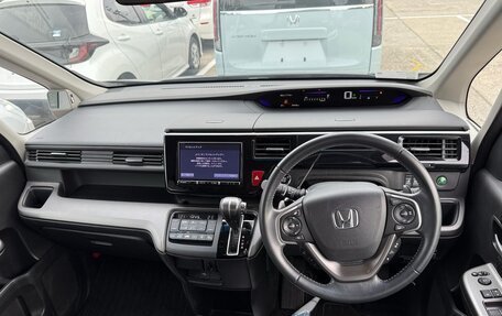 Honda Stepwgn IV, 2021 год, 1 850 000 рублей, 5 фотография