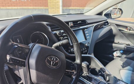 Toyota Camry, 2018 год, 2 200 000 рублей, 2 фотография