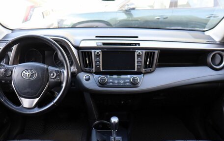 Toyota RAV4, 2018 год, 2 520 000 рублей, 12 фотография