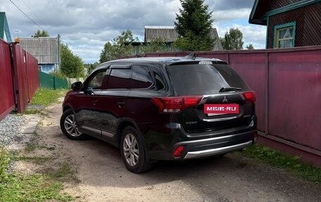 Mitsubishi Outlander III рестайлинг 3, 2017 год, 1 620 000 рублей, 2 фотография