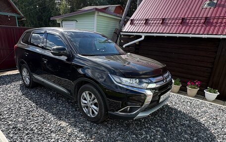 Mitsubishi Outlander III рестайлинг 3, 2017 год, 1 620 000 рублей, 12 фотография