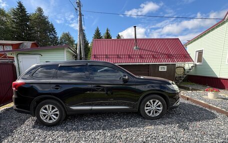 Mitsubishi Outlander III рестайлинг 3, 2017 год, 1 620 000 рублей, 10 фотография