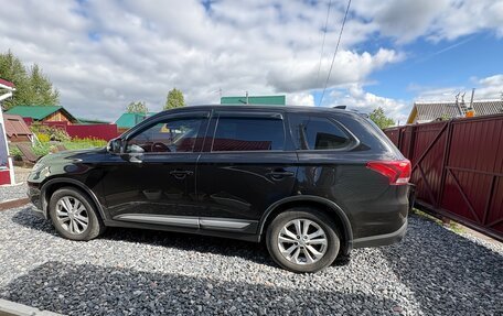 Mitsubishi Outlander III рестайлинг 3, 2017 год, 1 620 000 рублей, 8 фотография