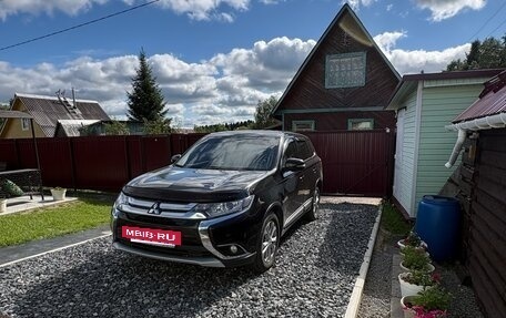 Mitsubishi Outlander III рестайлинг 3, 2017 год, 1 620 000 рублей, 5 фотография
