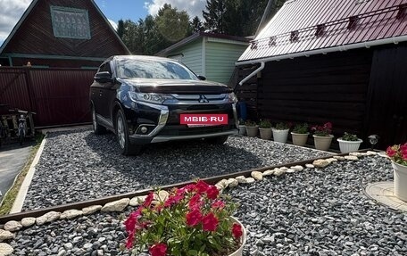 Mitsubishi Outlander III рестайлинг 3, 2017 год, 1 620 000 рублей, 11 фотография