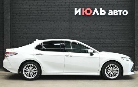 Toyota Camry, 2018 год, 2 990 000 рублей, 8 фотография