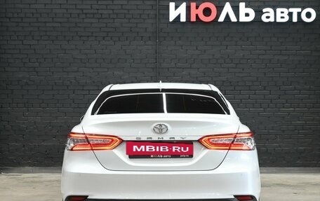 Toyota Camry, 2018 год, 2 990 000 рублей, 5 фотография