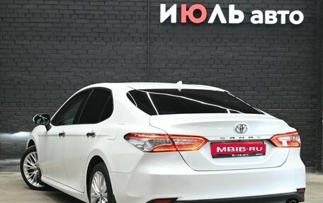 Toyota Camry, 2018 год, 2 990 000 рублей, 4 фотография