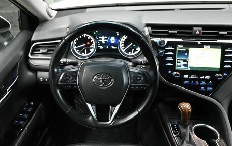 Toyota Camry, 2018 год, 2 990 000 рублей, 10 фотография