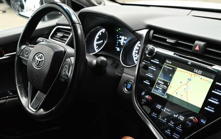 Toyota Camry, 2018 год, 2 990 000 рублей, 12 фотография