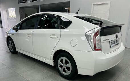 Toyota Prius, 2015 год, 1 270 000 рублей, 7 фотография