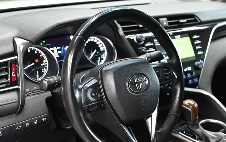 Toyota Camry, 2018 год, 2 990 000 рублей, 11 фотография