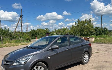 Hyundai Solaris II рестайлинг, 2016 год, 860 000 рублей, 2 фотография