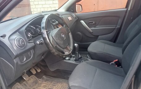 Renault Logan II, 2015 год, 550 000 рублей, 4 фотография