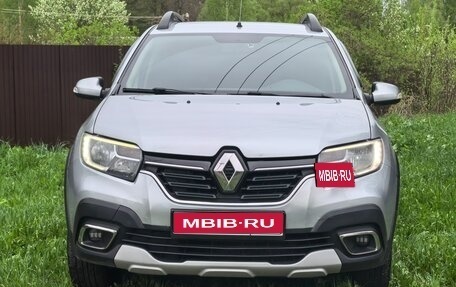 Renault Sandero II рестайлинг, 2022 год, 900 000 рублей, 1 фотография