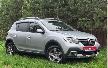 Renault Sandero II рестайлинг, 2022 год, 900 000 рублей, 3 фотография