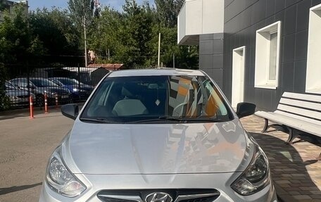 Hyundai Solaris II рестайлинг, 2011 год, 760 000 рублей, 5 фотография