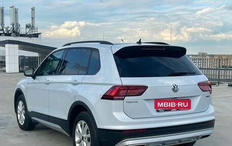 Volkswagen Tiguan II, 2018 год, 2 492 000 рублей, 3 фотография