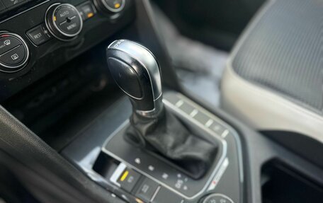 Volkswagen Tiguan II, 2018 год, 2 492 000 рублей, 18 фотография