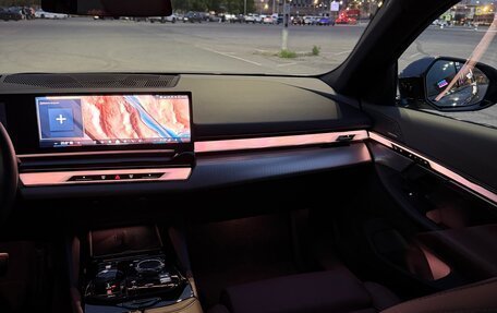 BMW 5 серия, 2023 год, 6 990 000 рублей, 28 фотография