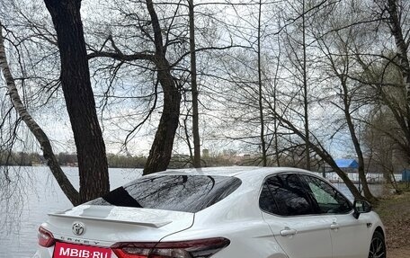 Toyota Camry, 2022 год, 3 800 000 рублей, 5 фотография