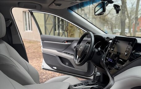Toyota Camry, 2022 год, 3 800 000 рублей, 12 фотография