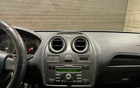 Ford Fiesta, 2006 год, 300 000 рублей, 3 фотография