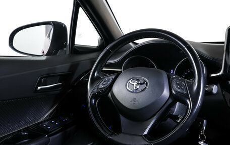 Toyota C-HR I рестайлинг, 2018 год, 2 370 000 рублей, 14 фотография