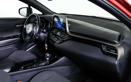 Toyota C-HR I рестайлинг, 2018 год, 2 370 000 рублей, 12 фотография