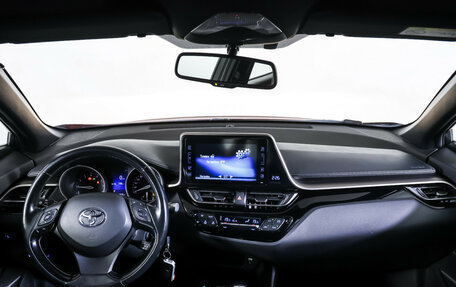 Toyota C-HR I рестайлинг, 2018 год, 2 370 000 рублей, 18 фотография