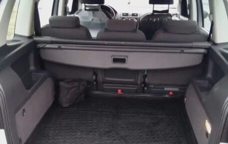 Volkswagen Touran III, 2012 год, 750 000 рублей, 2 фотография