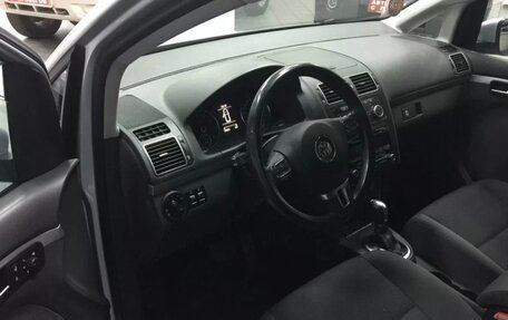 Volkswagen Touran III, 2012 год, 750 000 рублей, 13 фотография