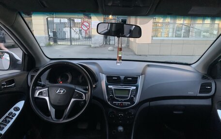Hyundai Solaris II рестайлинг, 2011 год, 950 000 рублей, 9 фотография