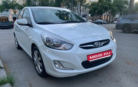Hyundai Solaris II рестайлинг, 2011 год, 950 000 рублей, 2 фотография