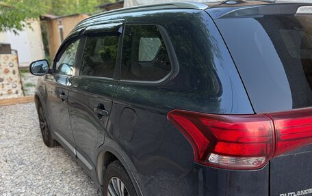 Mitsubishi Outlander III рестайлинг 3, 2021 год, 2 100 000 рублей, 5 фотография