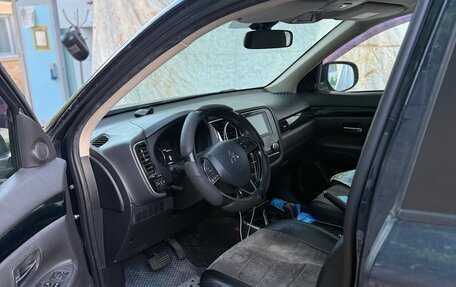 Mitsubishi Outlander III рестайлинг 3, 2021 год, 2 100 000 рублей, 8 фотография