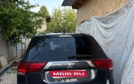 Mitsubishi Outlander III рестайлинг 3, 2021 год, 2 100 000 рублей, 4 фотография