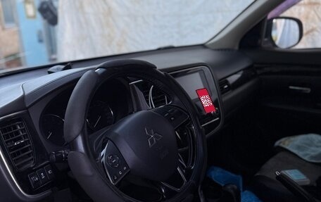Mitsubishi Outlander III рестайлинг 3, 2021 год, 2 100 000 рублей, 6 фотография