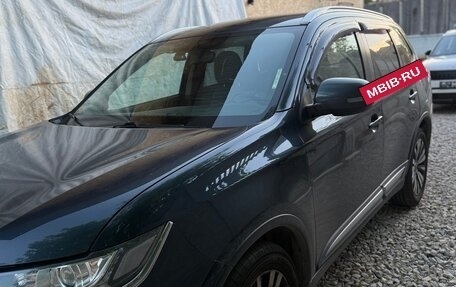 Mitsubishi Outlander III рестайлинг 3, 2021 год, 2 100 000 рублей, 2 фотография