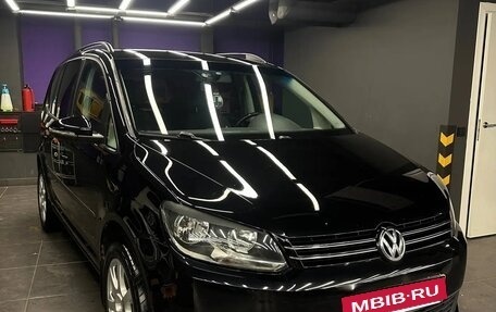 Volkswagen Touran III, 2010 год, 850 000 рублей, 2 фотография