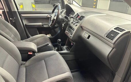 Volkswagen Touran III, 2010 год, 850 000 рублей, 9 фотография