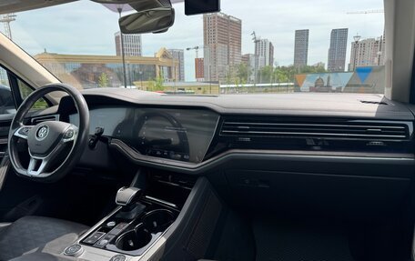 Volkswagen Touareg III, 2020 год, 4 900 000 рублей, 7 фотография