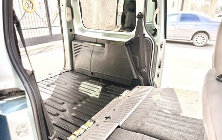 Renault Kangoo II рестайлинг, 2011 год, 1 350 000 рублей, 24 фотография