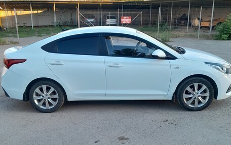 Hyundai Solaris II рестайлинг, 2018 год, 1 200 000 рублей, 2 фотография