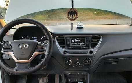 Hyundai Solaris II рестайлинг, 2018 год, 1 200 000 рублей, 16 фотография