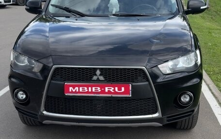 Mitsubishi Outlander III рестайлинг 3, 2010 год, 900 000 рублей, 1 фотография