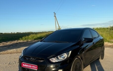Hyundai Solaris II рестайлинг, 2013 год, 880 000 рублей, 1 фотография